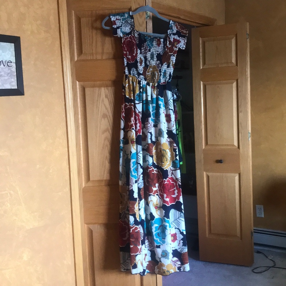 FLORAL DETAILED MAXI DRESS W/ Sheer stretchy fab.